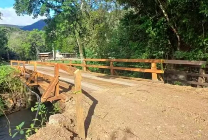 Segundo o investigador Matheus Moraes, uma ponte que divide as propriedades é o ponto central de fenômenos paranormais. As fazendas são marcadas por uma disputa de terras que já vem se arrastando por mais de três décadas.