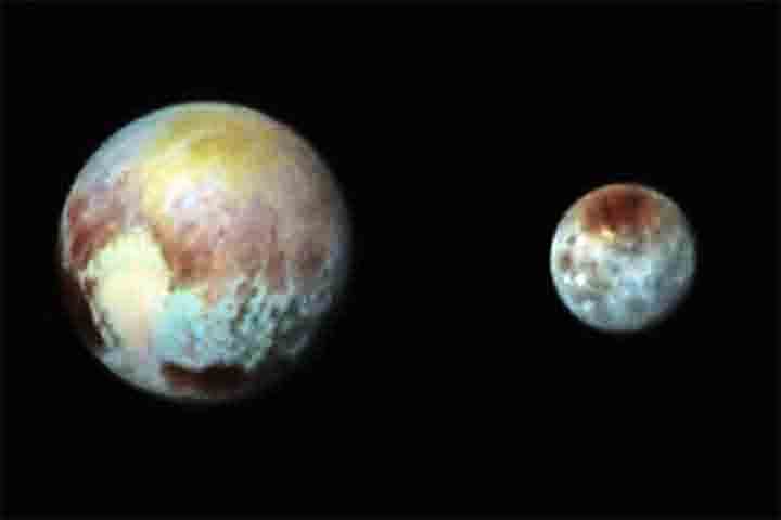 A distância à Terra varia, mas em média é de 4,3 bilhões de quilômetros