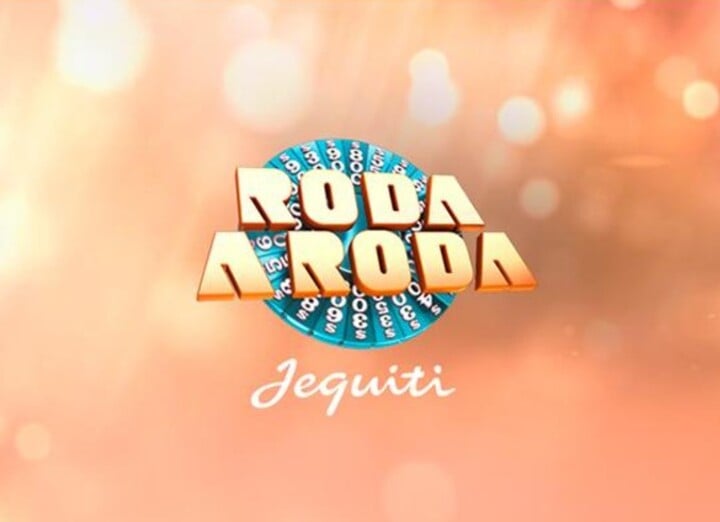 Rebeca Abravel voltou a apresentar o game show “Roda a Roda” aos domingos, às 18h15. Nascido em 2003, ele foi comandado originalmente por Silvio Santos.