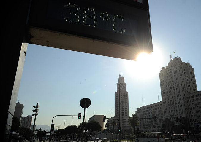 Alguns cientistas ressaltam que é muito raro o atestado de óbito declarar o calor como causa da morte (geralmente são listadas como AVCs ou infartos), por isso a discrepância nos dados.