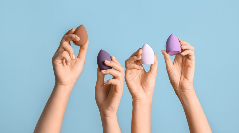 A esponja de maquiagem deve ser limpa com frequência (Imagem: Pixel-Shot | Shutterstock) 