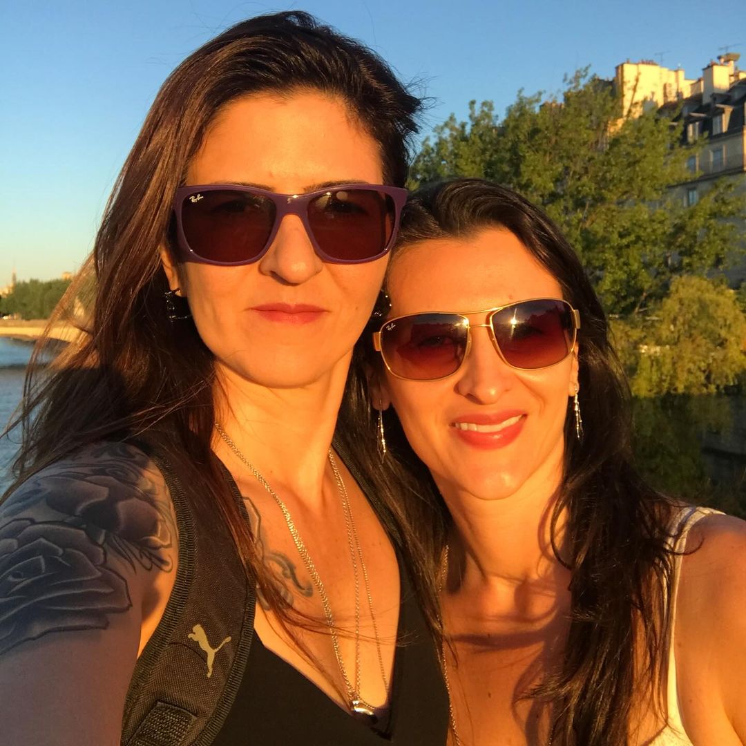 As brasileiras Kátyna Baía e Jeanne Paolini, que foram presas injustamente na Alemanha em 2023, continuam sofrendo as consequências do golpe que sofreram. No dia 19/11/2024, elas foram impedidas de embarcar no Aeroporto Internacional de São Paulo, em Guarulhos, para Nova York porque tiveram o visto americano cancelado.

