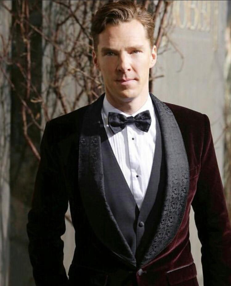 Smaug era impressionante visualmente e muito inteligente! A dublagem imponente do ator Benedict Cumberbatch (foto) também foi algo que deixou os fãs de queixo caído na época dos filmes.