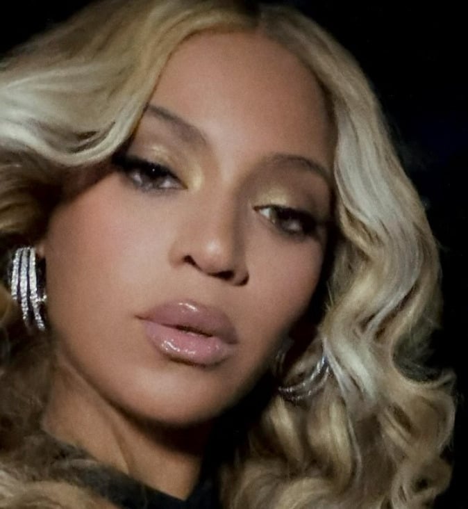 De acordo com o Financial Times, economistas do Danske Bank (Banco Dinamarquês) destacaram que a presença da artista elevou significativamente os preços cobrados em hotéis e restaurantes, provocando impacto direto na inflação local.