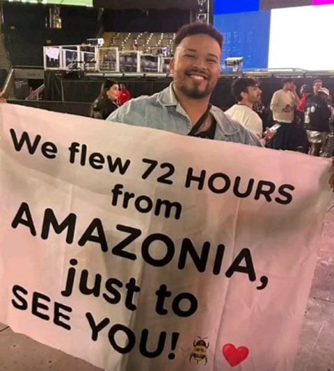 O fato de a capital sueca ter sido palco do início da turnê gerou um fluxo grande de fãs do mundo inteiro. Na foto, um brasileiro que saiu do Amazonas para ver a diva. 