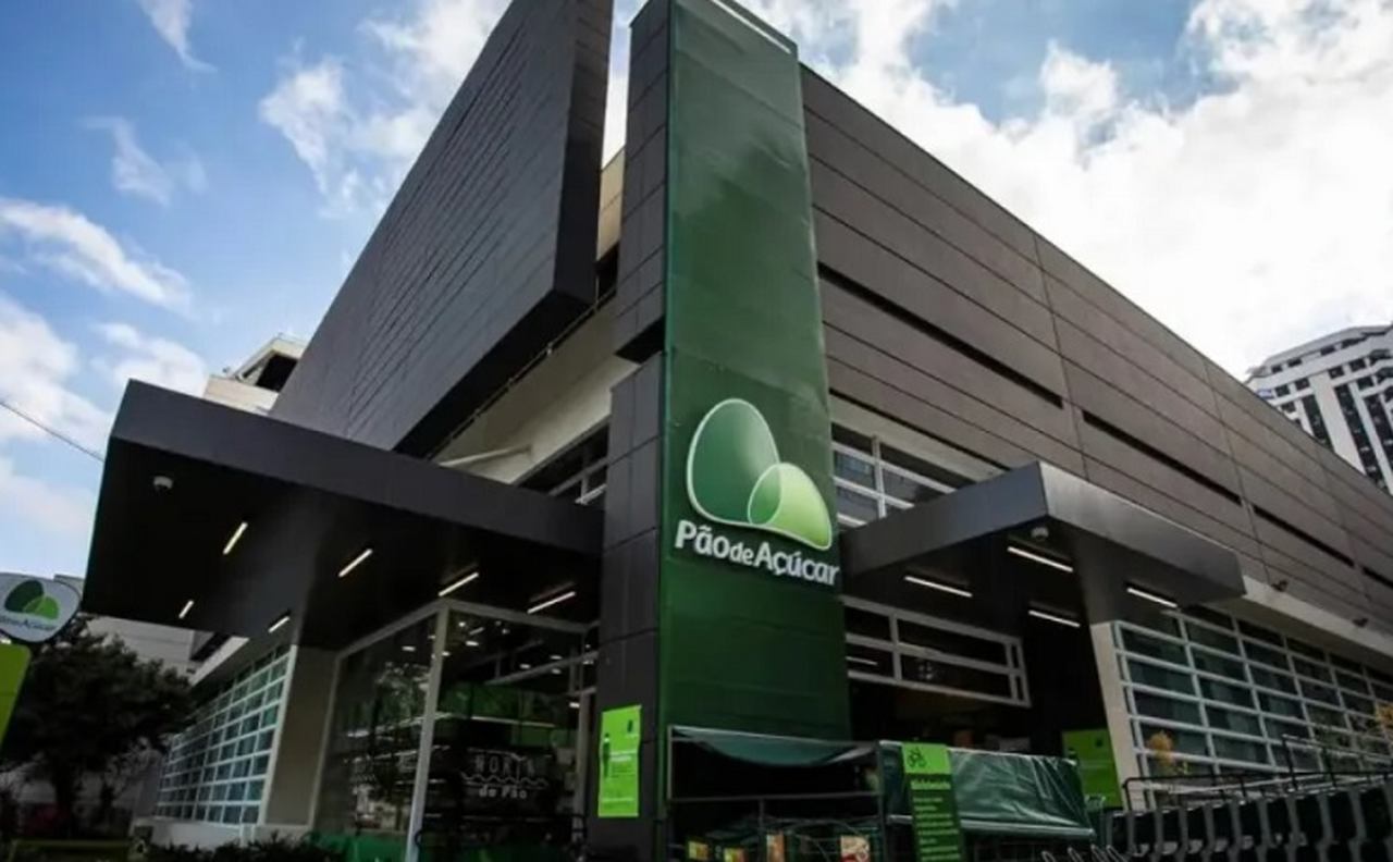 4º lugar: o Grupo Pão de Açúcar, fundado em 1948, é um dos maiores e mais tradicionais grupos de varejo do Brasil. Em 2023, registrou um faturamento de R$ 50 bilhões.