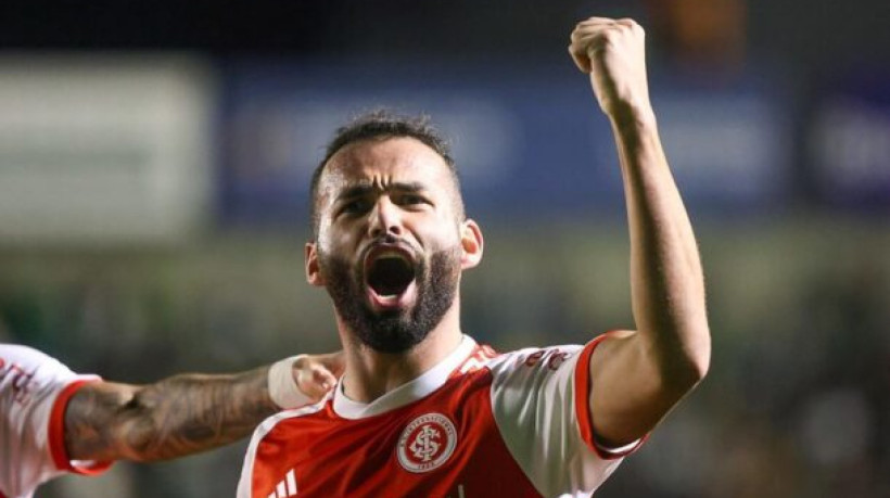 Clubes chegaram a um acordo definitivo pelo volante em junho deste ano, no valor de 4 milhões de euros divididos em dez parcelas