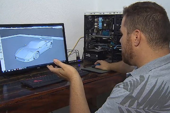 Na época, Vitor justificou a venda como uma tentativa de superar problemas financeiros enfrentados após o furto de todos os equipamentos de seu consultório odontológico, o que o impediu de continuar trabalhando. 