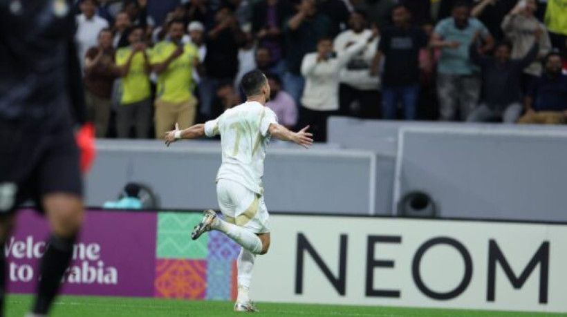 Atacante do Al Nassr, Cristiano Ronaldo fez dois gols na vitória de sua equipe na Champions da Ásia; Elon Musk parabenizou o português