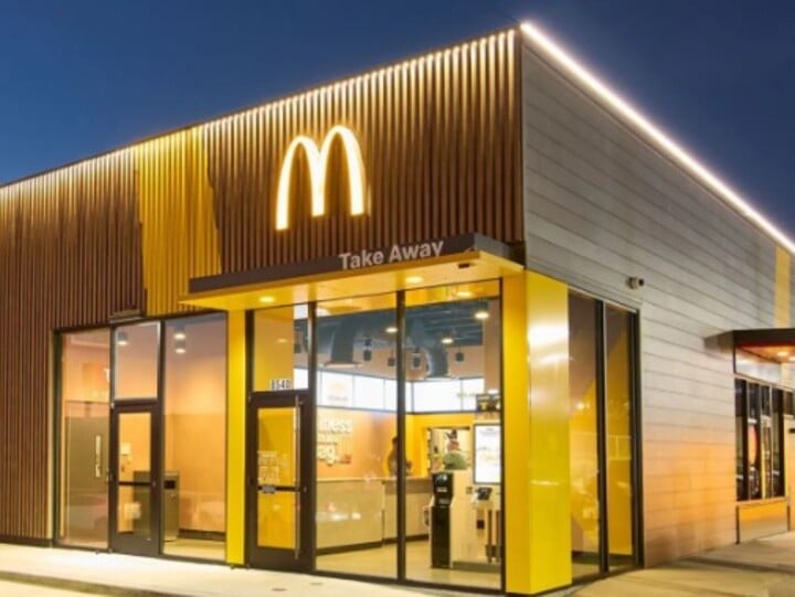 O McDonald’s anunciou o lançamento de um novo menu econômico a partir de 7 de janeiro de 2025. A princípio, a iniciativa valerá apenas para os clientes nos Estados Unidos. A rede não informou se a promoção chegará a outros países, incluindo o Brasil. 

