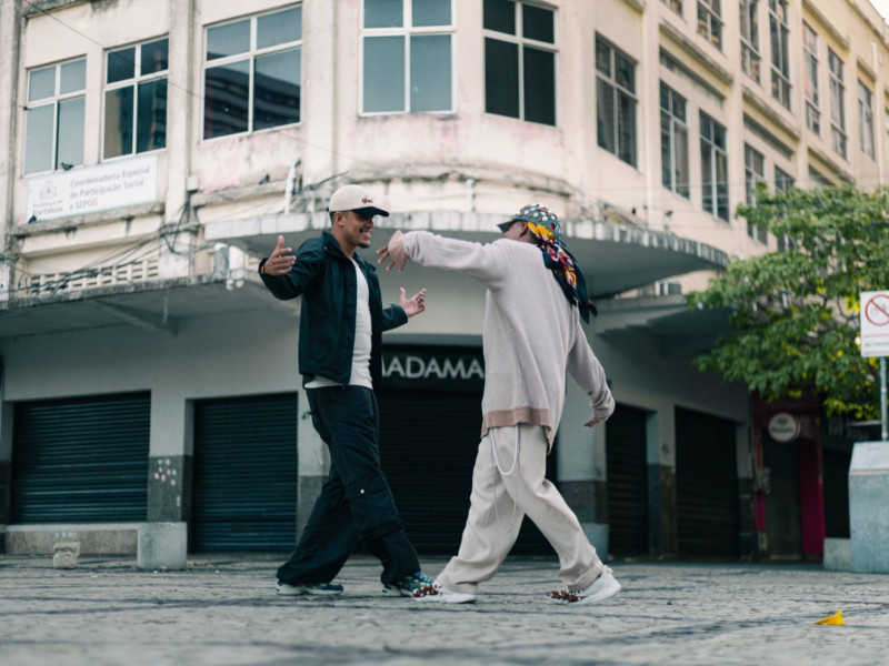 Bruno DLX apresenta sua mais recente produção: a videodança "Tearjerker - A INDAGAÇÃO", em parceria com o Bboy e escritor Eduardo Áfricano