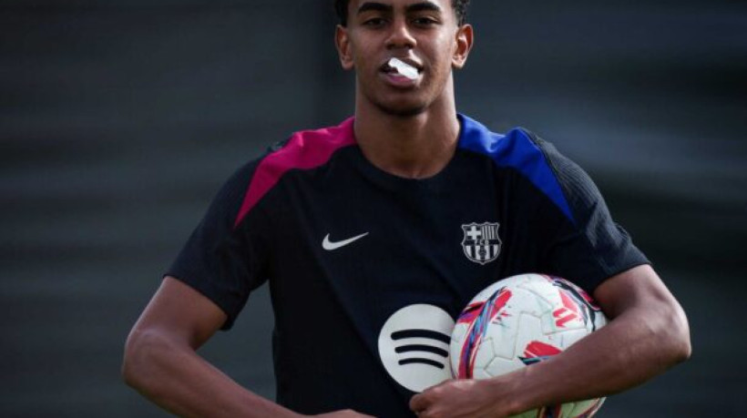 Com apenas 17 anos, atacante do Barcelona se torna o mais jovem a conquistar o troféu concedido pela revista italiana 'Tuttosport'