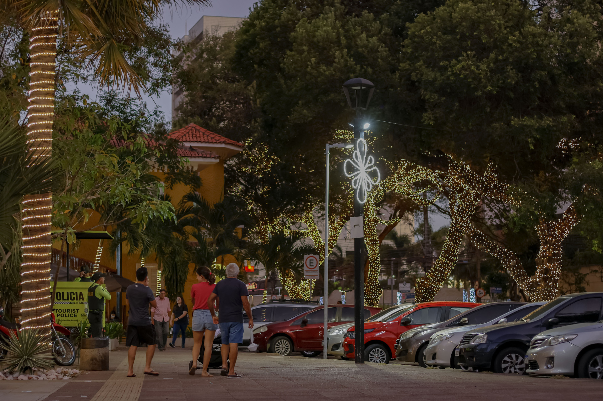 Praça Luiza Tavora é local de encontro na Aldeota (Foto: Aurelio Alves)