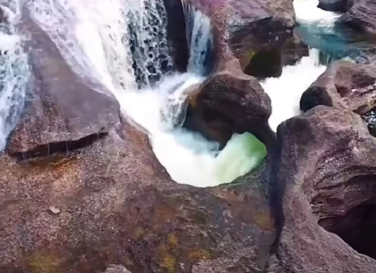 6º) Colômbia: A Colômbia possui 2.132 km³ de água doce por ano. O Rio Amazonas passa pelo país, assim como o Rio Negro. Outros dos famosos de lá são os rios Orinoco e Magdalena.