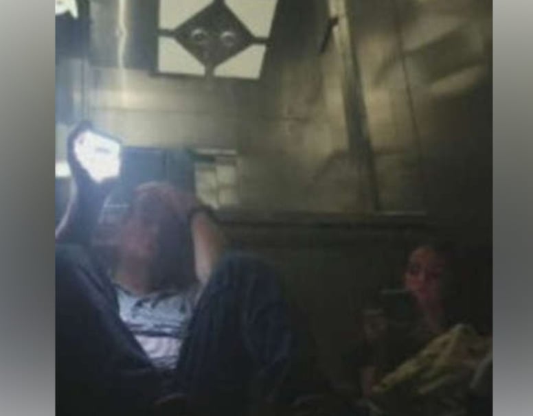 Uma estudante de 17 anos de Linhares (ES) não conseguiu fazer a prova porque ficou presa no elevador do prédio. Ela tinha saído ao lado do pai para ir ao local do exame — uma escola a 5 minutos de casa — e os dois permaneceram por 40 minutos no elevador.