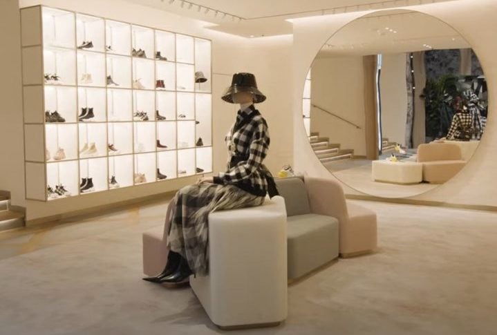 Dior é uma empresa francesa sediada em Paris, que detém o produtor e distribuidor de moda Christian Dior Couture, bem como 42% da empresa LVMH Moët Hennessy Louis Vuitton, a maior empresa mundial do sector do luxo.