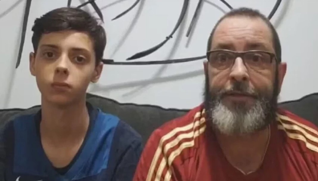 Reportagem do Jornal Nacional mostrou que Thierry (com o pai na foto) foi assaltado quando se dirigia ao local onde ocorreria o exame. Um grupo de homens trajados com a camisa do Flamengo tomou a mochila em que o estudante carregava sua documentação. A bolsa, que trazia o emblema do Fluminense desenhado, foi encontrada queimada horas depois.
