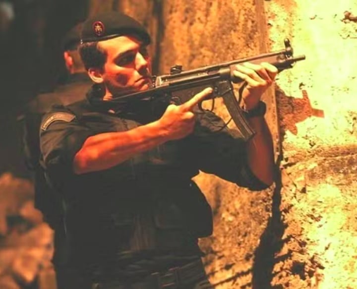 Ainda em 2007, o ator brasileiro ganhou uma projeção ainda maior com o lançamento do sucesso Tropa de Elite, no qual interpreta o icônico Capitão Nascimento. O sucesso se repetiu em 2010, com a continuação Tropa de Elite 2: O Inimigo Agora é Outro. Os filmes tiveram direção de José Padilha.