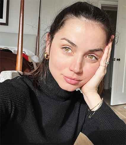 A atriz cubana casou-se com o ator espanhol Marc Clotet em julho de 2011, mas se divorciaram dois anos depois. Atualmente, ela está em um relacionamento com Paul Boukadakis, o vice-presidente do aplicativo Tinder.