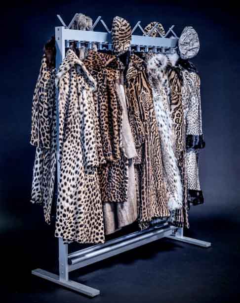 Vítimas da moda, casacos confiscados pela alfândega europeia.