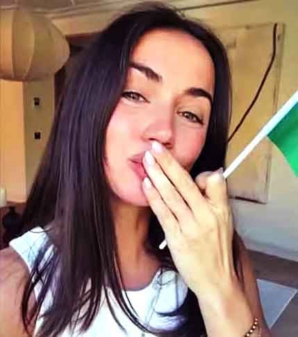 Durante o anúncio, a cubana, de 36 anos, tentou arranhar o português, enquanto agitava uma bandeirinha do Brasil. Além dela, Norman Reedus, Ian McShane, Len Wiseman, Anya Taylor-Joy, Miles Teller, Giancarlo Esposito e Sarah Michelle Gellar já confirmaram presença no evento.  