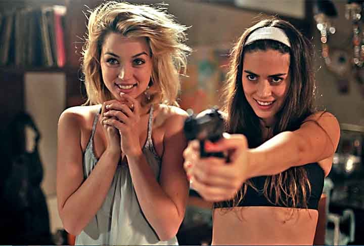 Em 2014, de Armas mudou-se para Los Angeles (EUA). No mesmo ano, ela apareceu no filme Por um punhado de beijos. Em seguida, estrelou Bata antes de entrar, ao lado de Keanu Reeves, com quem também co-estrelou no filme, de 2016, Exposed.