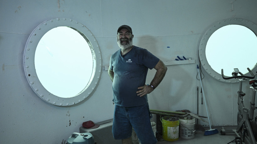 O engenheiro aeroespacial alemão Rudiger Koch, 59 está trancado debaixo d'água há mais de dois meses em uma profundidade de 11 metros para quebrar o Recorde Mundial do Guinness.