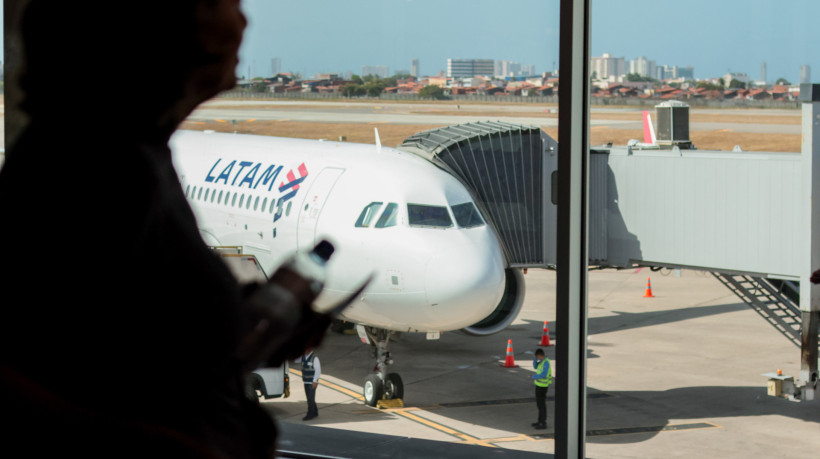Avi&atilde;o no Aeroporto de Fortaleza. (Foto: Samuel Setubal/O Povo)