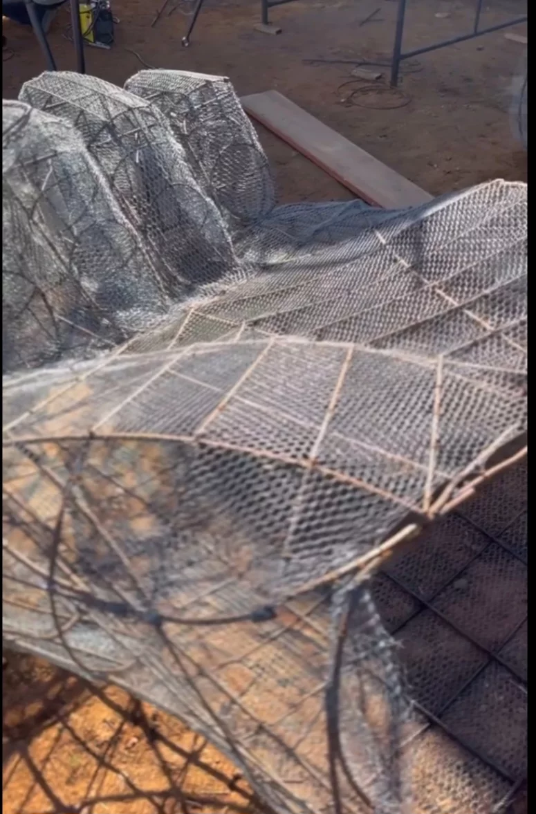 A Basílica de São Miguel Arcanjo atrai fiéis do Brasil inteiro. Para acomodar esse público foi estruturado um grande projeto: o Complexo Turístico Gruta do Arcanjo, localizado a 1,5 quilômetro da Basílica.