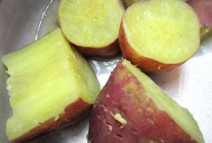 Para aqueles que praticam atividades físicas, a batata-doce é uma excelente fonte de energia. Os carboidratos complexos presentes fornecem a energia necessária para treinos intensos, enquanto as fibras ajudam a manter a sensação de saciedade.