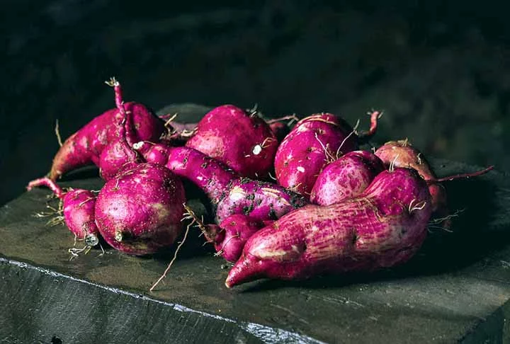 Seja em pratos principais, assada, cozida ou até mesmo em sucos, a batata-doce é uma adição valiosa à dieta de qualquer pessoa que busca uma vida mais saudável.