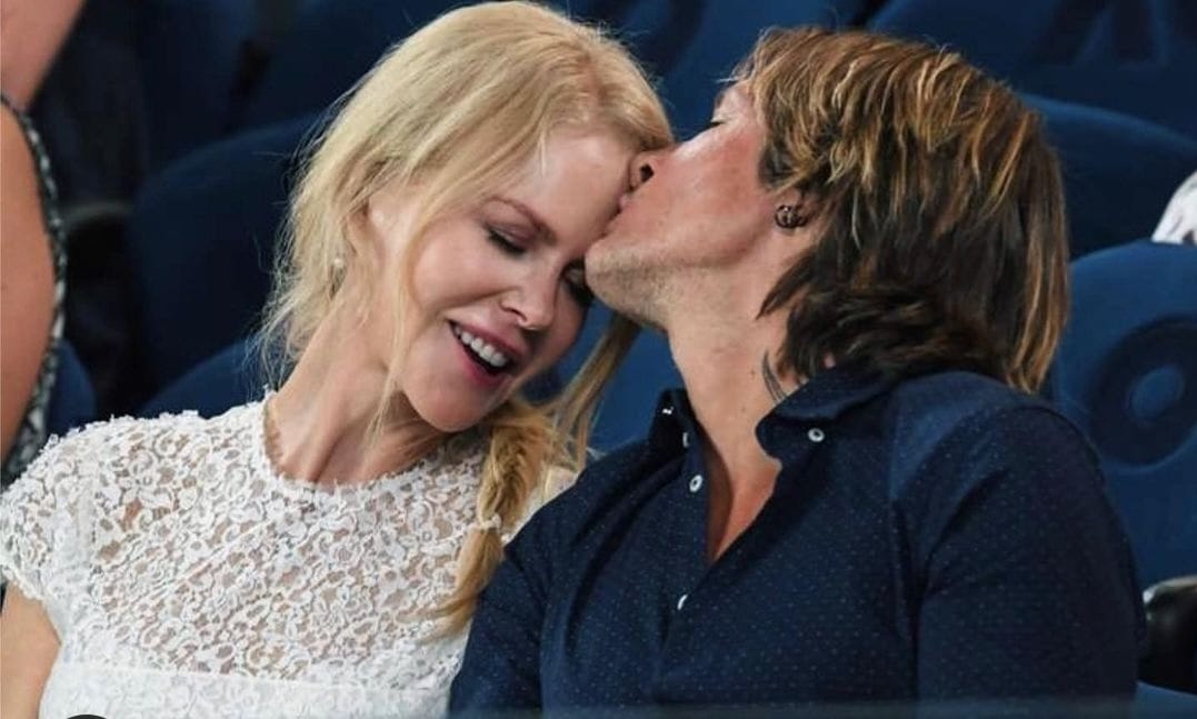 Você conhece Keith Urban? Casado com a renomada atriz Nicole Kidman, o neozelandês é um ícone da música country, que mistura com rock e pop, sendo reconhecido internacionalmente após vários discos de sucesso e prêmios.