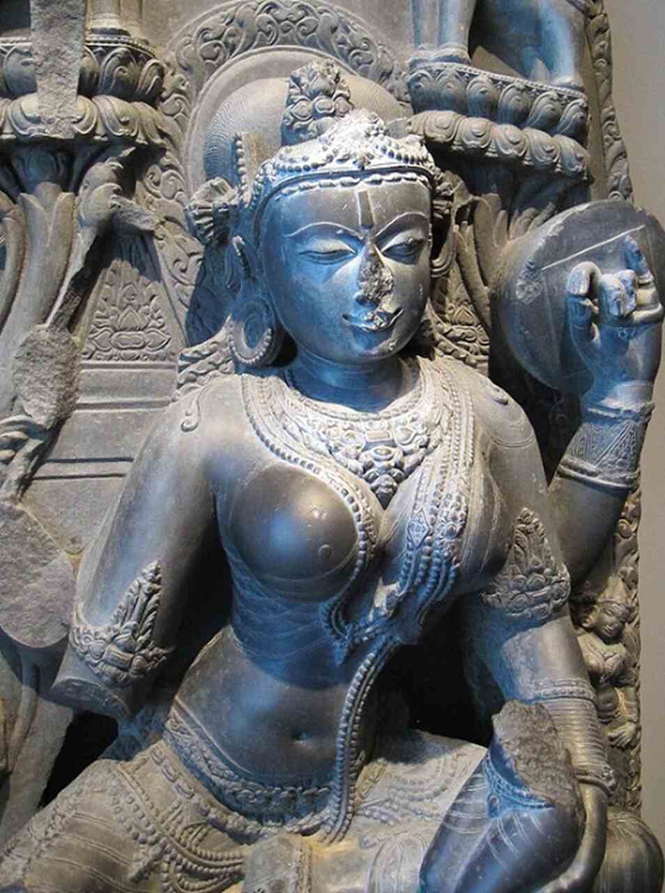 Parvati, por exemplo, é a deusa da fertilidade e do amor, enquanto Lakshmi é a deusa da prosperidade e Saraswati, a deusa da sabedoria e das artes.