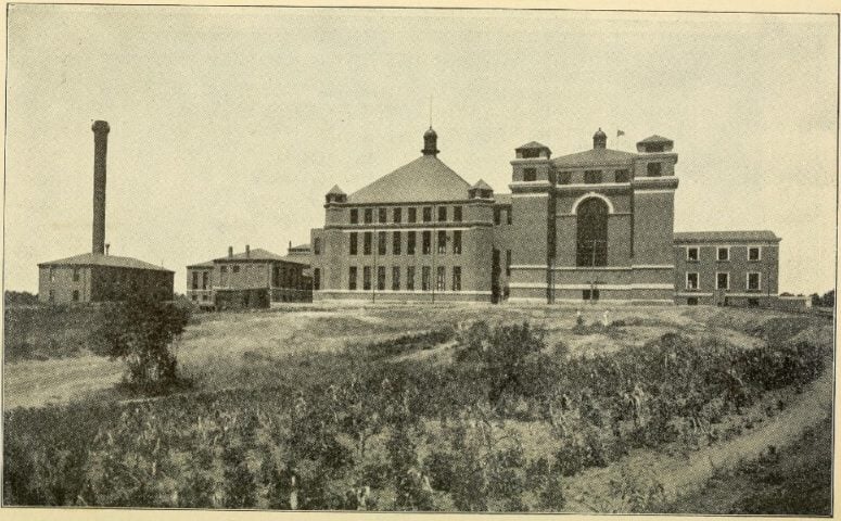 Ao longo de sua história, a USP Atlanta já abrigou criminosos de renome, incluindo mafiosos, traficantes de drogas e até prisioneiros de guerra durante a Segunda Guerra Mundial. 