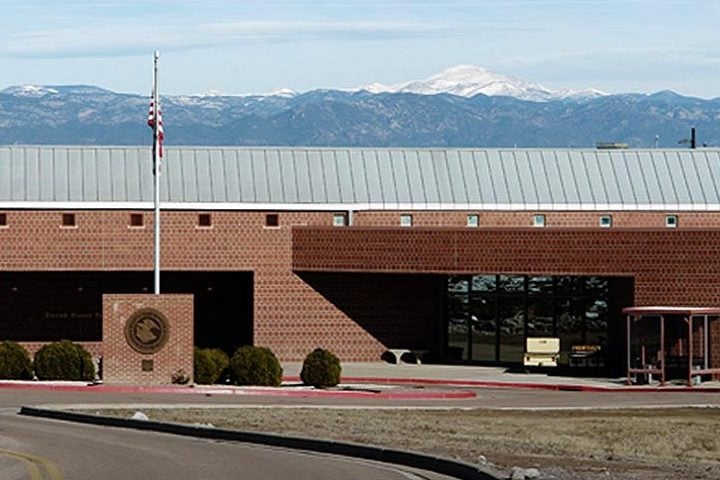 USP Florence High (Florence, Colorado): Faz parte do complexo penitenciário conhecido como Florence Federal Correctional Complex (FCC Florence), que inclui também a famosa ADX Florence.