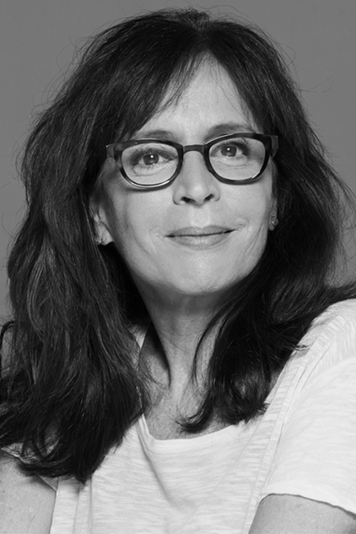 Olivia Byington (cantora)- Nascida no Rio de Janeiro, em 24/12/1958, a cantora e violonista lançou diversos álbuns. Entre eles, o premiado Olivia Byington e João Carlos Assis Brasil(1989). Ela é irmã da atriz Bianca Byington e mãe do humorista Gregório Duvivier. Tem vasta carreira em TV e teatro .Também é escritora, com livros publicados pela Companhia das Letras. 