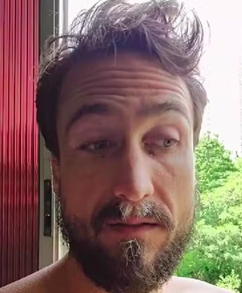 Sabe quantas pessoas tinham ontem para assistir o Sidarta na plateia? 12 pessoas. O teatro tem 170 lugares. Por que isso acontece? Fico me perguntando, comentou.