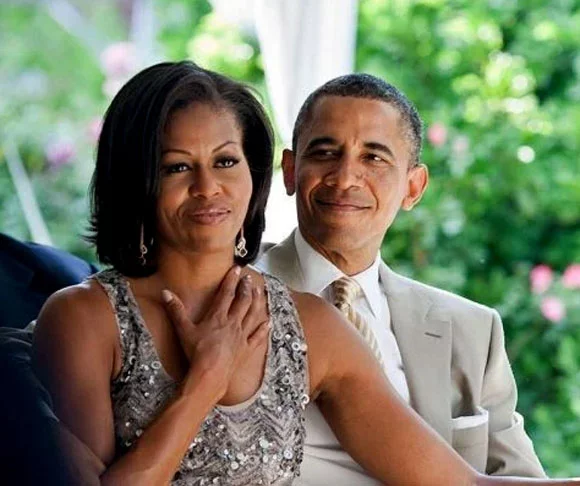 Barack Obama e Michelle Obama - Se conheceram em 1989, ficaram noivos em 1991 e se casaram no ano seguinte. Eles têm duas filhas, Malia Ann e Natasha.