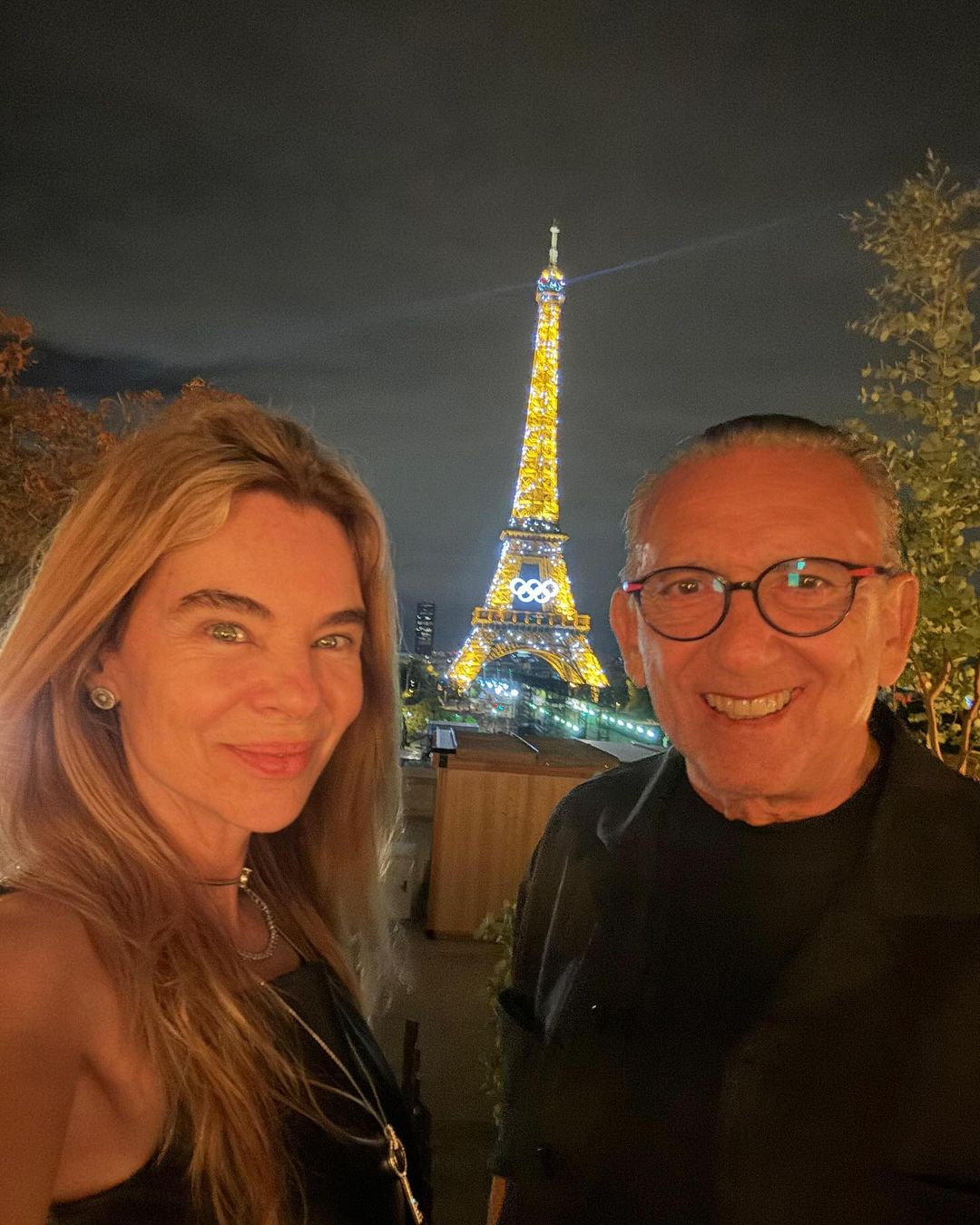 Lenda das narrações esportivas, Galvão Bueno fez uma declaração de amor à esposa Desirée Soares na data em que eles completaram 24 anos de casamento. 
