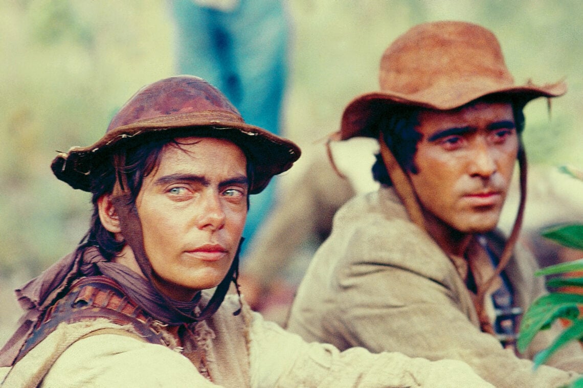 Riobaldo e Diadorim - Grande Sertão: Veredas, de Guimarães Rosa (1956) - Com linguagem regionalista e coloquial, o romance modernista narra as aventuras do ex-jagunço Riobaldo e de sua amada Diadorim em Goiás e nos sertões de Minas Gerais e da Bahia. Em 1985, uma minissérie estrelada por Tony Ramos e Bruna Lombardi levou esse romance para a TV. 