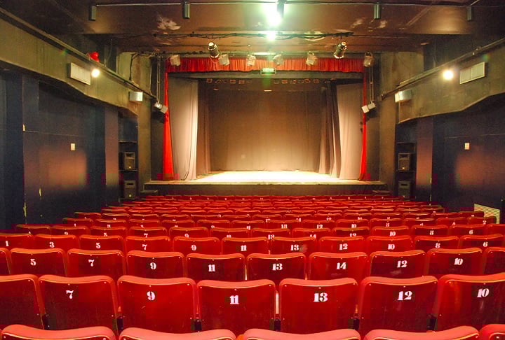 Nossa, eu não sabia que tinha voltado. Essa questão da divulgação do teatro tá difícil mesmo. Já ouvir falar superbem da peça, vou ver com certeza!, comentou outro.