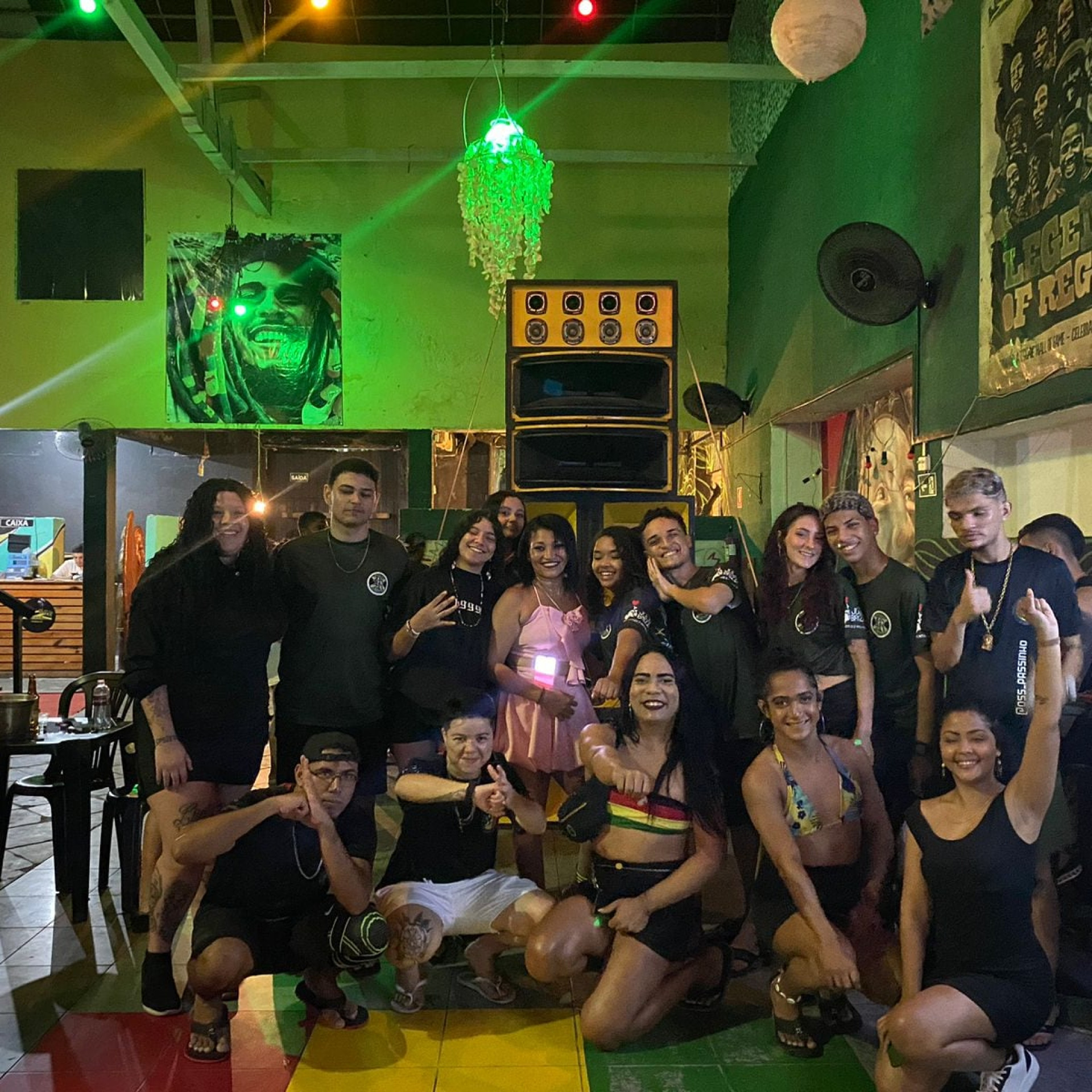 Rita Maranhense com o grupo de dança Debocha Reggueiro