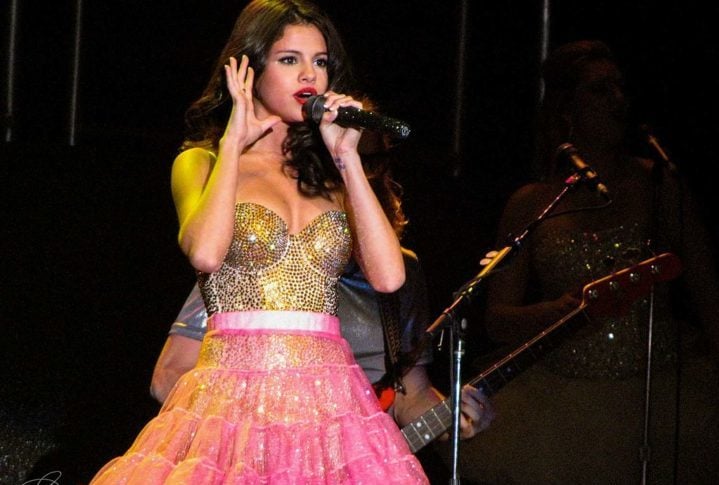 Além da atuação, Selena conta com uma carreira musical de sucesso. Iniciou sua trajetória musical em 2009, com a banda Selena Gomez e The Scene, que lançou diversos hits como Love You Like a Love Song e Naturally.