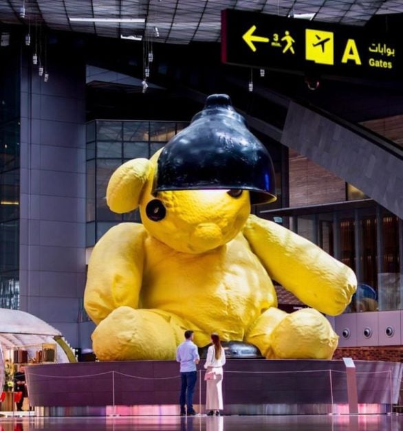 Outro atrativo do Aeroporto Internacional de Hamad são as obras de arte espalhadas pelos corredores. Tem até uma opção de tour guiado pelas peças feitas por artistas locais e internacionais.