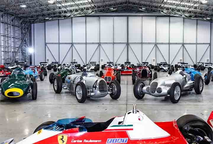 “Todos os carros que comprei têm histórias fantásticos e são obras de arte raras”, declarou o ex-chefão da Fórmula 1 à BBC. 
