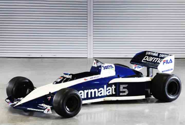 O acervo de Ecclestone conta com um veículo de corrida que era equipado com um ventilador na parte traseira. 
