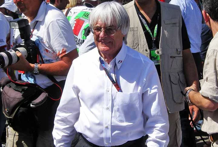 Em 2022,  Ecclestone chegou a ser preso no aeroporto de Viracopos, em Campinas, por portar uma arma sem documentação na bagagem. Após pagar fiança, o empresário foi liberado pelas autoridades brasileiras.
