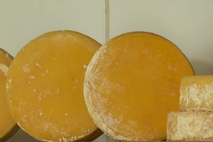 Há rotas do queijo espalhadas por 10 regiões do estado e isso, segundo o secretário, contribui para que mais pessoas se interessem pela experiência de conhecer a produção.