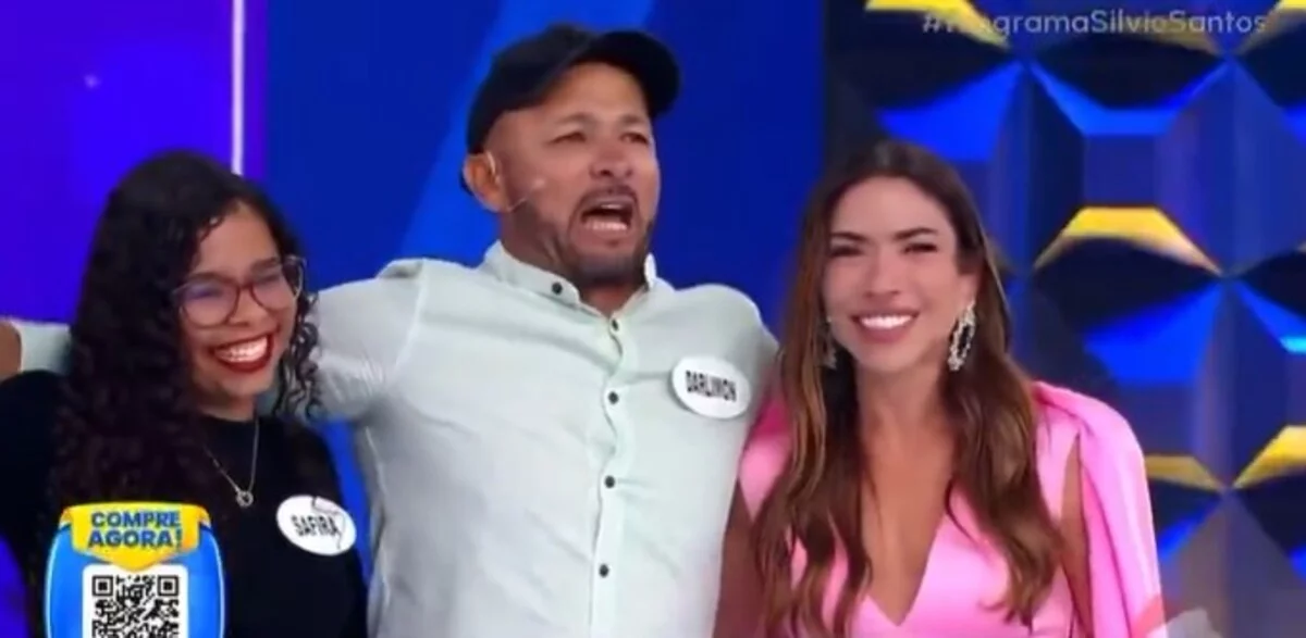 Galera, obrigado por tudo. E acredita que um dia vocês chegam. E tenha amor no coração porque quem tem amor no coração só tem o bem da vida. E o bem mais precioso da minha vida se chama família, completou Darlimon, que estava no palco ao lado da filha Safira.
