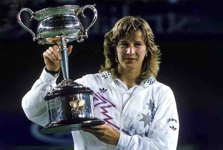 Stefanie Maria Graf nasceu em Mannheim, na Alemanha, mas foi radicada nos Estados Unidos. Filha de Peter Graf, é considerada uma das melhores tenistas da história. 